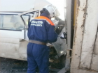 В Ростовской области водителя зажало в машине после столкновения с грузовиком