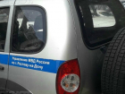 Автовандал исполосовал колеса иномарки на парковке в центре Ростова