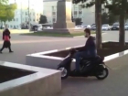 Охоту за пешеходами на «папином» скутере устроил молодой житель Ростова и попал на видео