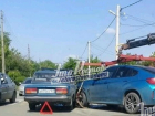 Эвакуаторщик случайно «уронил» BMW на проезжавшие мимо «Жигули» в Ростове