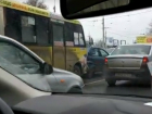 Массовое ДТП с маршруткой и пятью легковушками парализовало движение в центре Ростова на видео