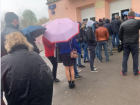 В Ростове толпы людей пытаются получить новые пропуски для передвижения по городу