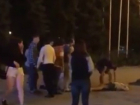 Агрессивная драка с «глухим вырубанием» оппонентов в центре Ростова попала на видео