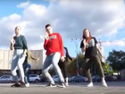 Ростовчане ошарашили жителей Краснодара пластичным танцем в центре города
