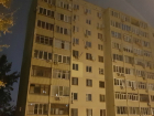 С тоской смотрят в разряженные гаджеты сидящие сутки без воды и света жильцы ростовской многоэтажки