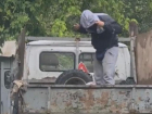 Ростовчанин поймал «серых» перевозчиков на сбросе строительного мусора на Мечникова