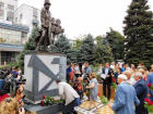 Памятник кинопромышленнику Александру Ханжонкову в торжественной обстановке открыли в Ростове