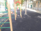 Залитая плотным асфальтом детская площадка в Ростове возмутила многодетного отца