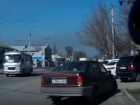 Отчаянные маневры автоледи с отказавшими тормозами по оживленной дороге под Ростовом попали на видео