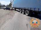 В Азове полицейские расследуют аварию с участием грузовика и мотоцикла