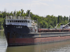 В Таганроге моряки судна Larix  остановили работу из-за задержки зарплаты 