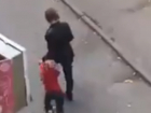 Отбивающийся от женщины с криками «отстаньте» маленький ребенок шокировал ростовчан на видео