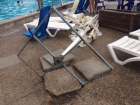 Женщина закрыла своим телом ребенка от смертельного падения зонта в аквапарке под Ростовом