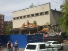 В Ростове начались работы по демонтажу кинотеатра «Юбилейный» 