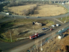 Дальнобойщику чудом удалось выбраться из покореженной кабины опрокинувшейся в кювет фуры под Ростовом