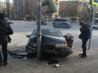 Неугодный светофор снес загипнотизированный водитель ВАЗа в Ростове-на-Дону