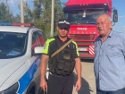 Полицейские помогли водителю поломанного грузовика на трассе в Ростовской области