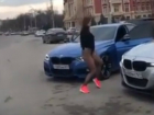 Откровенные танцы полураздетой девушки в центре Ростова вызвали жаркие эмоции у горожан на видео