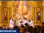 В главном храме Ростова провели праздничное Пасхальное богослужение