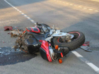 Водитель легковушки снес мотоциклиста на улице Бодрой в Ростове