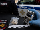 В Ростове полицейские задержали 26-летнюю девушку с наркотиками в пачке сигарет