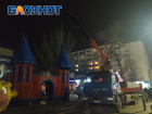 Власти Ростова «перекрасили» новогодний замок после жалобы жителей