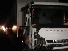 Водитель грузовика из Ростова на огромной скорости столкнул иномарку в кювет: пострадавший оказался в коме