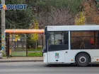 Школьница выпала из автобуса в Ростове