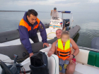 В Ростовской области спасли семью с ребенком на заглохшем катере