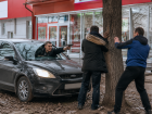 Жителя Новошахтинска отправили в колонию за попытку задавить людей возле магазина и угрозу оружием