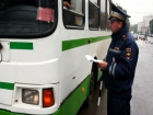 Измученные пассажиры маршрутки в Ростовской области "вышли" через окно, устав ждать водителя 