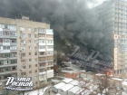 Мощный пожар произошел в многоэтажном доме Ростова-на-Дону 