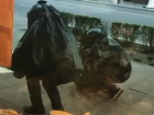 В Ростове на улице замечены люди в костюмах из мусорных пакетов