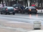 Отрывающая колеса автолюбителям жуткая мокрая ловушка на дороге Ростова попала на видео