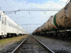 Грузовой поезд раздавил двух женщин на переезде в Ростовской области