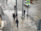 Проделки обезумевшей стихии: ледяной дождь превратил в каток дороги в Ростове