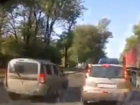 Эпичный проезд по встречке  спешащего навстречу приключениям водителя попал на видео в Ростове