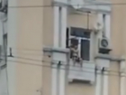 Экстремальный перекур ростовчанина в центре города попал на видео