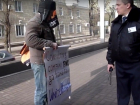 Опубликовано видео первой в 2017 году серии пикетов активистов НОД против британской фирмы в Ростове