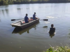 В Цимлянске водолазы готовились искать мужчину под водой, а он оказался жив и стоял у дороги