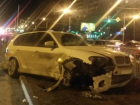 В Ростове «БМВ-Х5» протаранил «Деу»: пассажирка вылетела через стекло