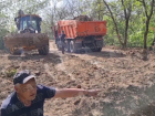 «Ведет себя как хозяин»: ростовчанин вырубает деревья в Соловьиной роще 