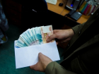 В Волгодонске бизнесмен предлагал взятку судебному приставу через посредника