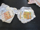 Таможенная собака выявила тайник с рублями и евро на 150 тысяч в пачках импортного кофе
