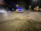 В центре Ростова машина скорой помощи сбила курьера