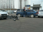 Спешившие к открытию магазина автомобилисты устроили тройное ДТП на парковке гипермаркета в Ростове