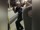 В Ростове горячие танцы одного из пассажиров маршрутки попали на видео