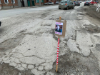 Глубокие ямы украсили лицами мэра и депутатов под Ростовом 