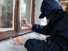 Бандит влез в открытое окно и совершил преступление в доме жительницы Азова