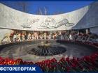 В Ростове в День защитника Отечества возложили цветы к мемориалу «Павшим воинам»
